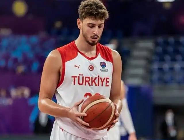 HKA碾压WBG,Perkz极限生还后反打宿敌对决四强赛,留下经典瞬间 HKA碾压WBG,Perkz极限生还后反打宿敌对决四强赛,留下经典瞬间