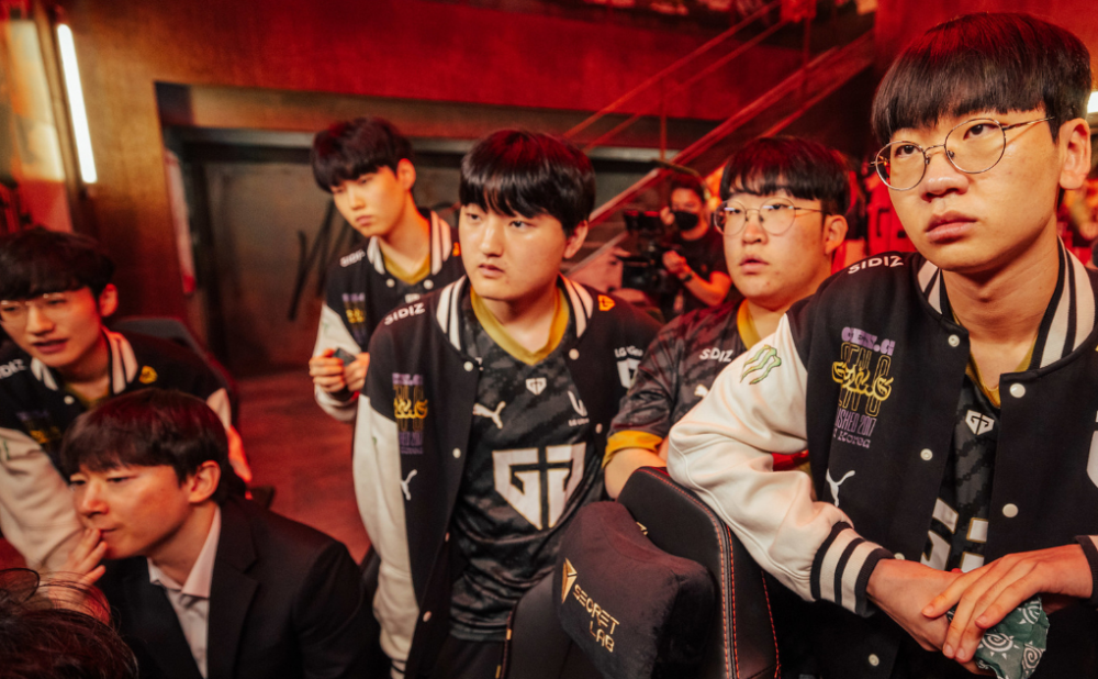 C9绝杀FPX,Chovy线上压制力十足激烈交锋半决赛,点燃全场激情 C9绝杀FPX,Chovy线上压制力十足激烈交锋半决赛,点燃全场激情