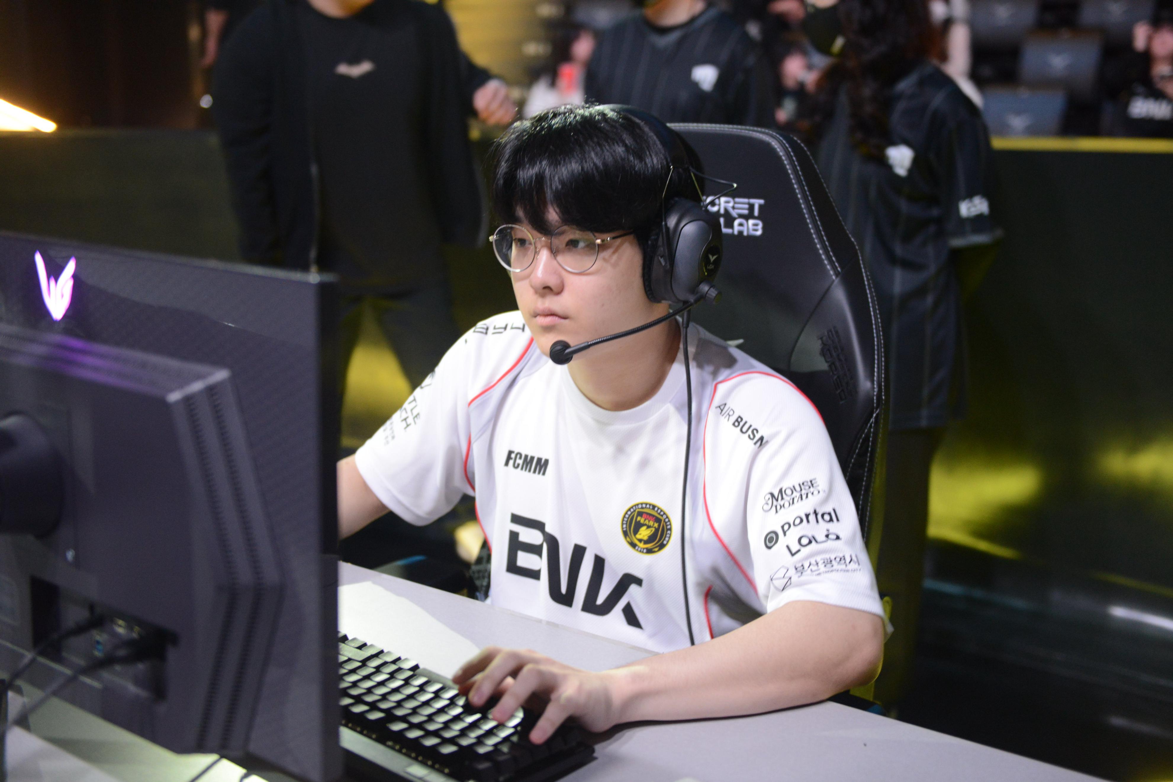 开云体育平台APP-T1鏖战C9，Ruler开启传奇时刻鏖战多局八强赛，锁定晋级资格